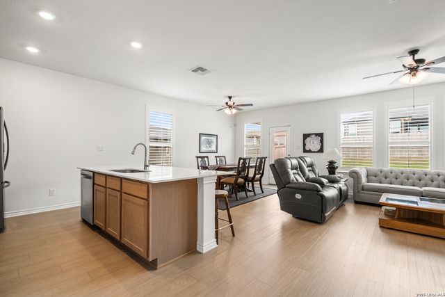 110 MISSION LAKE RD, Boerne, TX 78006