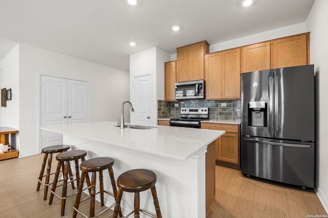 110 MISSION LAKE RD, Boerne, TX 78006