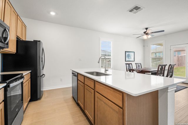 110 MISSION LAKE RD, Boerne, TX 78006