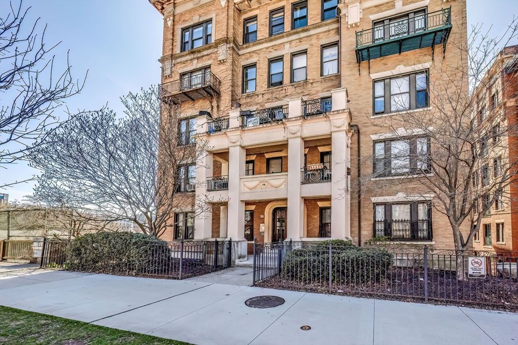448 Park Drive 1, Boston, MA 02215