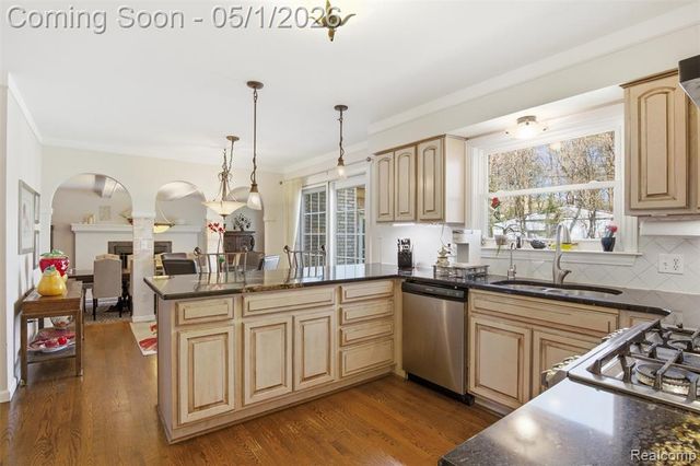 7920 Thornwood Street, Canton, MI 48187