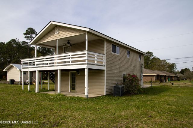 924 Washington Street, Waveland, MS 39576