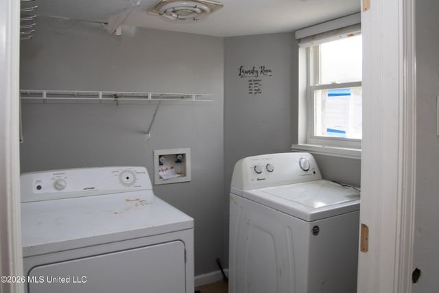 924 Washington Street, Waveland, MS 39576