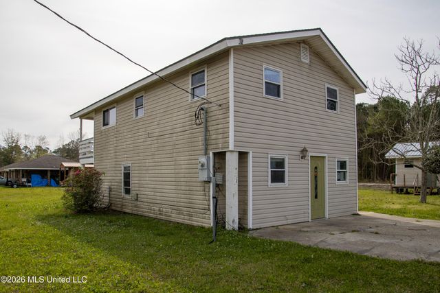 924 Washington Street, Waveland, MS 39576