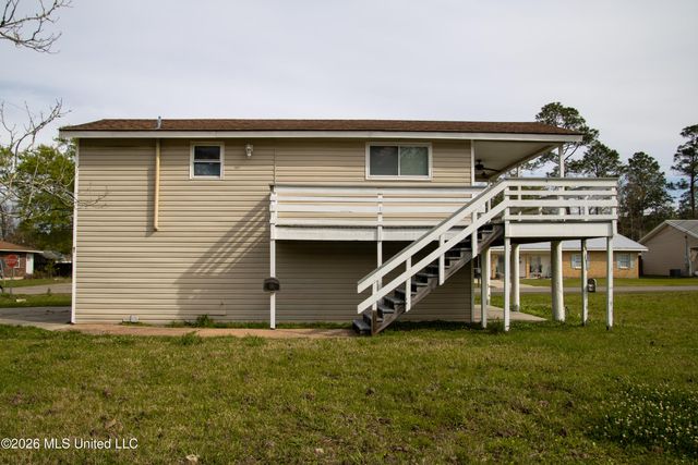 924 Washington Street, Waveland, MS 39576