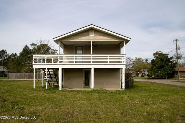 924 Washington Street, Waveland, MS 39576
