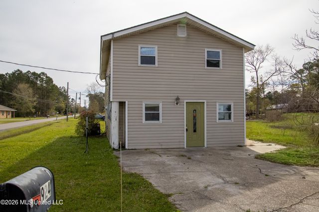 924 Washington Street, Waveland, MS 39576