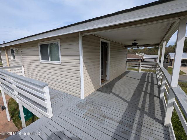 924 Washington Street, Waveland, MS 39576