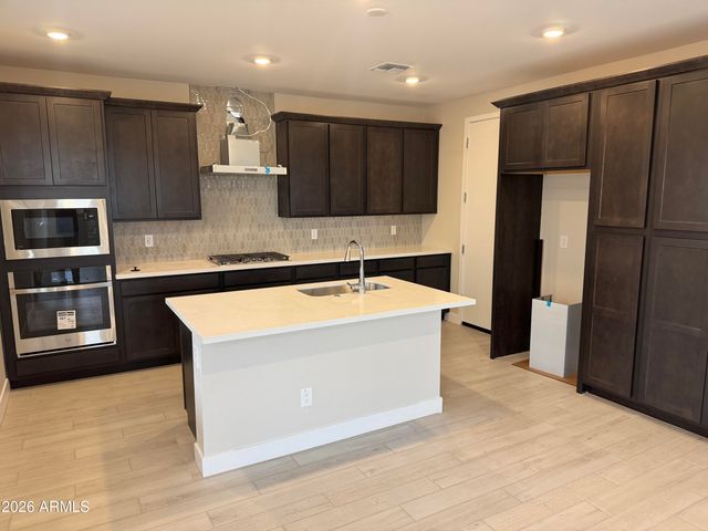 2276 S Swan Court, Gilbert, AZ 85295