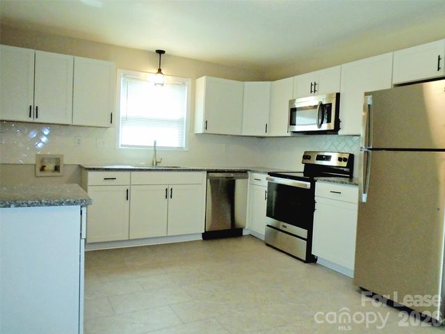 1014 Penrose Lane, Charlotte, NC 28217