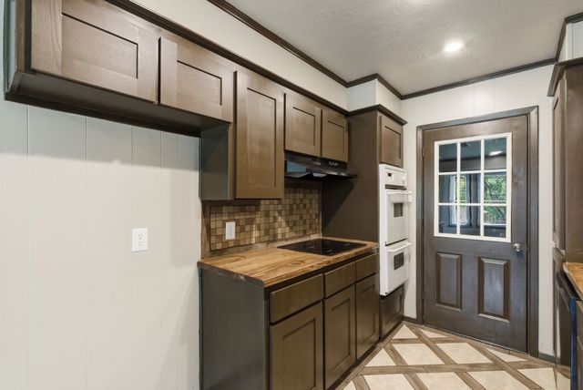 317 Glenhaven Drive, Azle, TX 76020