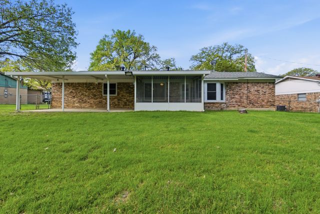 317 Glenhaven Drive, Azle, TX 76020