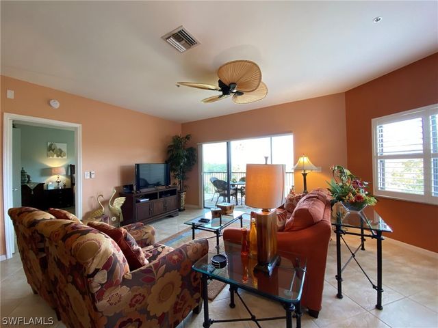 230 Vintage CIR A-404, Naples, FL 34119