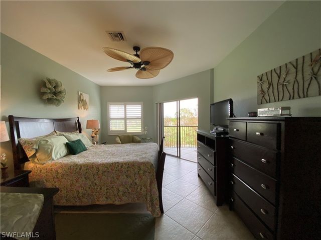 230 Vintage CIR A-404, Naples, FL 34119