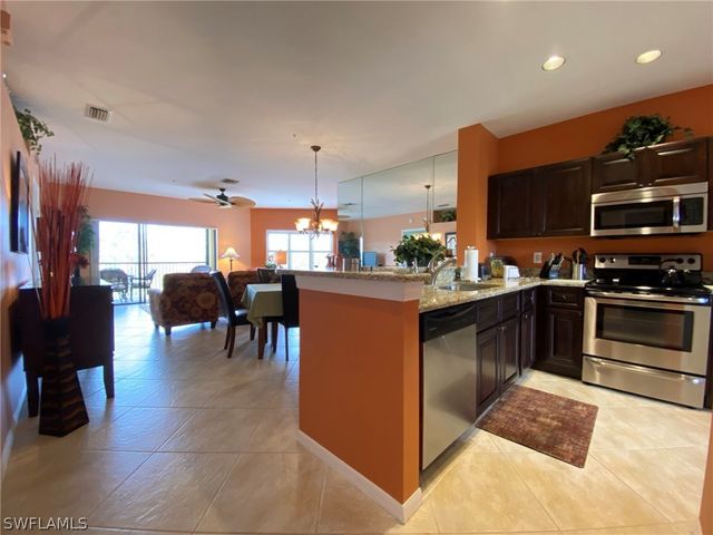 230 Vintage CIR A-404, Naples, FL 34119