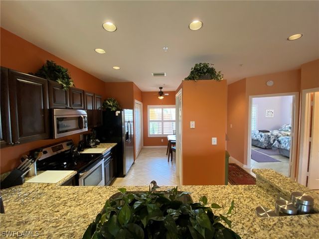 230 Vintage CIR A-404, Naples, FL 34119