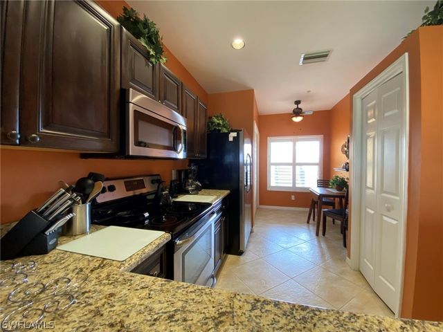 230 Vintage CIR A-404, Naples, FL 34119