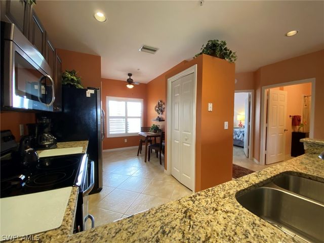 230 Vintage CIR A-404, Naples, FL 34119