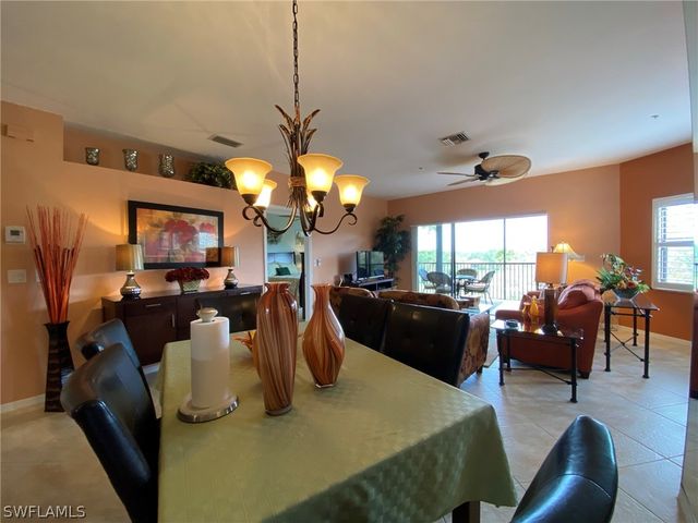 230 Vintage CIR A-404, Naples, FL 34119
