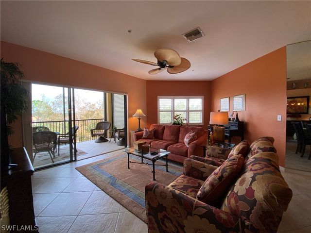 230 Vintage CIR A-404, Naples, FL 34119