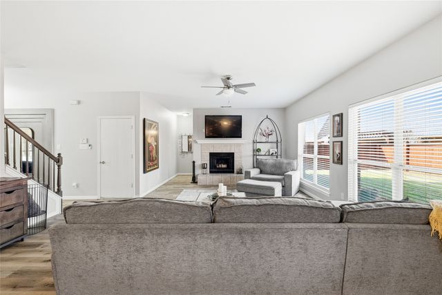 851 Branch Crossing, Lantana, TX 76226