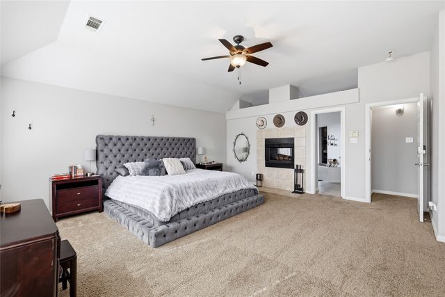 851 Branch Crossing, Lantana, TX 76226