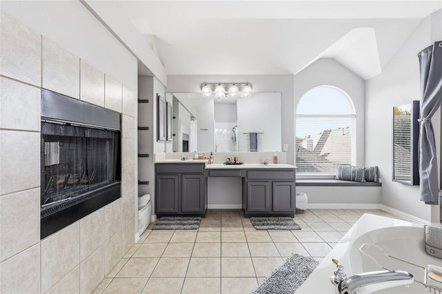 851 Branch Crossing, Lantana, TX 76226