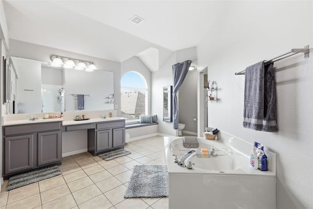 851 Branch Crossing, Lantana, TX 76226