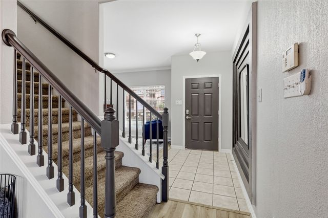 851 Branch Crossing, Lantana, TX 76226