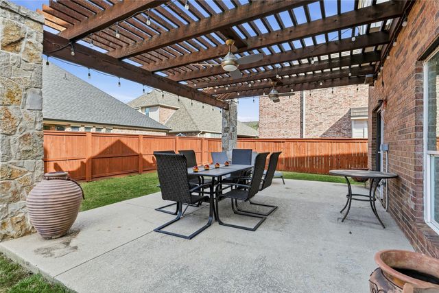 851 Branch Crossing, Lantana, TX 76226