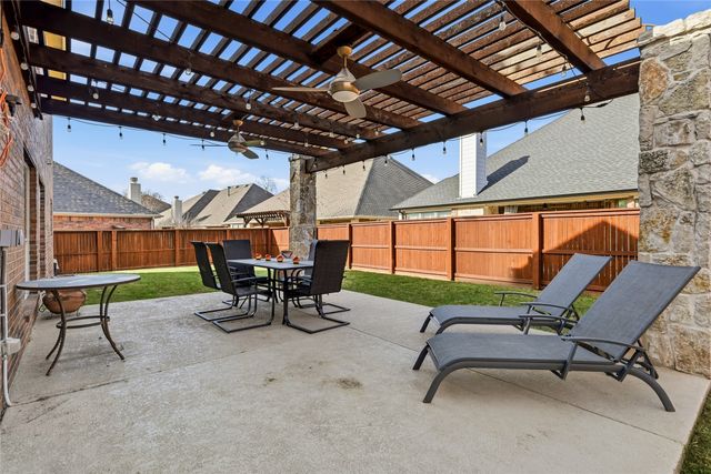 851 Branch Crossing, Lantana, TX 76226