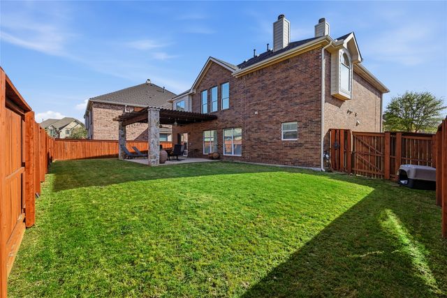 851 Branch Crossing, Lantana, TX 76226