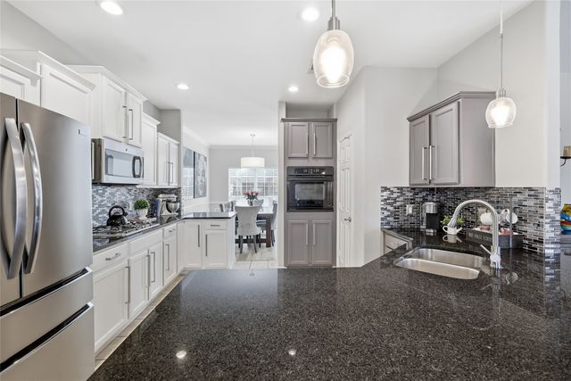 851 Branch Crossing, Lantana, TX 76226