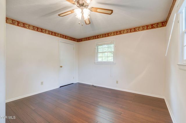 551 Meadowcrest Drive, Bristol, VA 24201