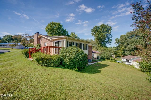 551 Meadowcrest Drive, Bristol, VA 24201