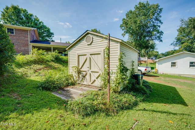 551 Meadowcrest Drive, Bristol, VA 24201