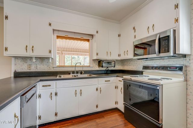 551 Meadowcrest Drive, Bristol, VA 24201