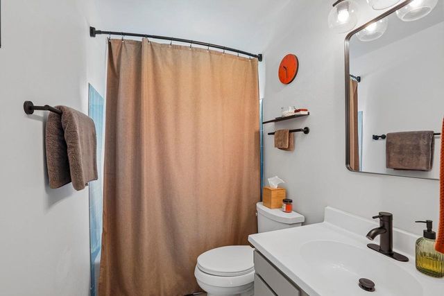 2710 Golden Gate Way, Madison, WI 53713