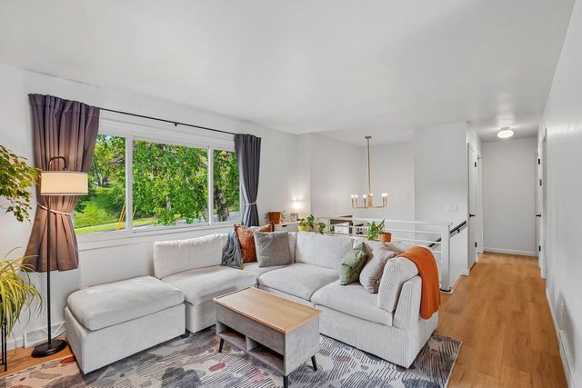 2710 Golden Gate Way, Madison, WI 53713