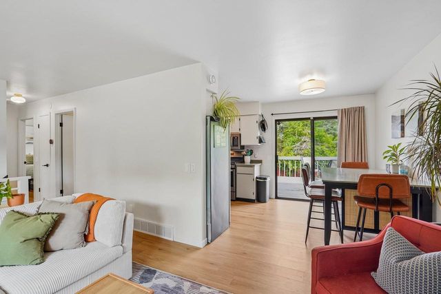 2710 Golden Gate Way, Madison, WI 53713