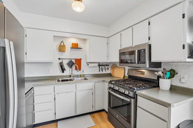 2710 Golden Gate Way, Madison, WI 53713