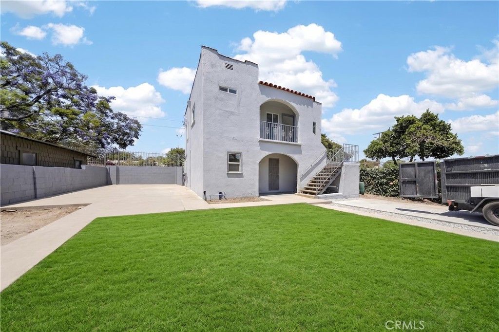 Image 10 of property listing at 1305 W 46th, Los Angeles, CA 90037