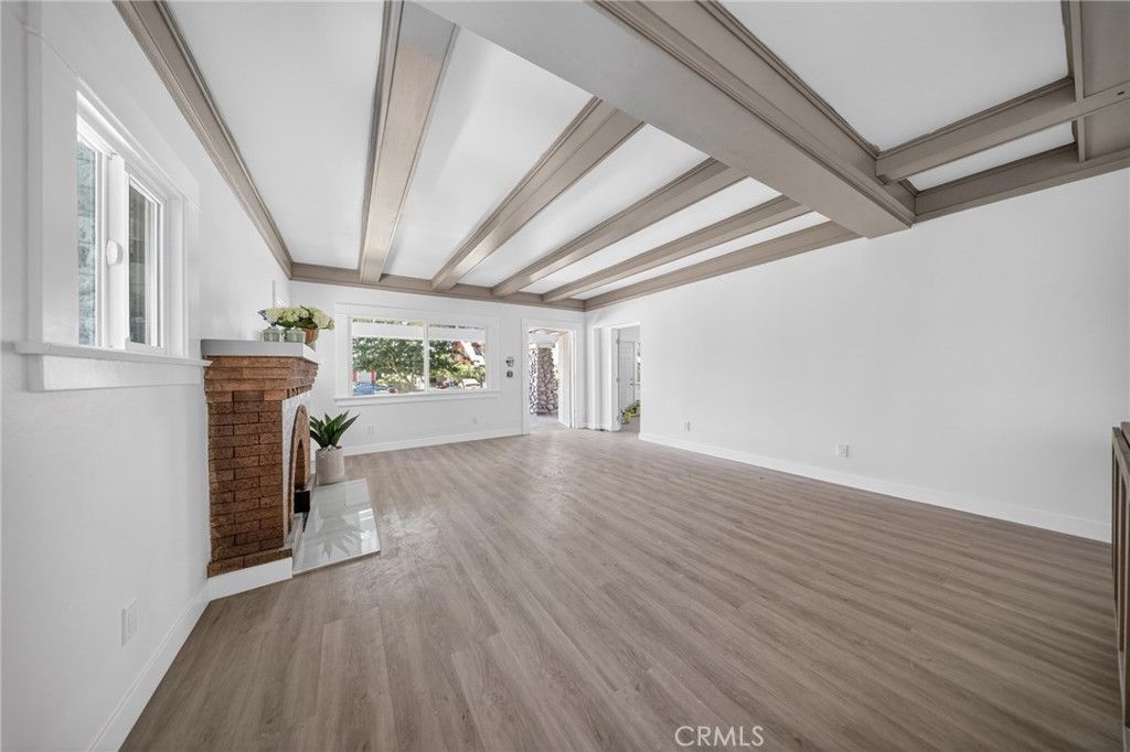 Image 6 of property listing at 1305 W 46th, Los Angeles, CA 90037