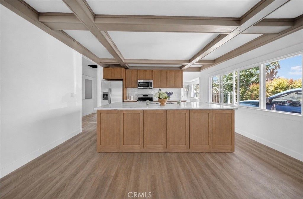 Image 7 of property listing at 1305 W 46th, Los Angeles, CA 90037
