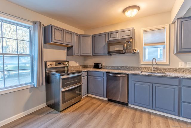 135 West High Street, East Hampton, CT 06424