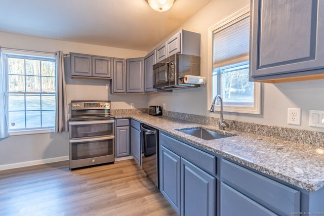 135 West High Street, East Hampton, CT 06424