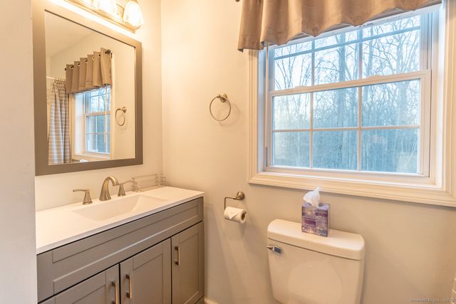 135 West High Street, East Hampton, CT 06424