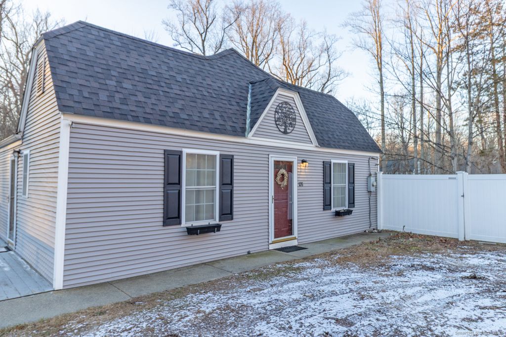 135 West High Street, East Hampton, CT 06424