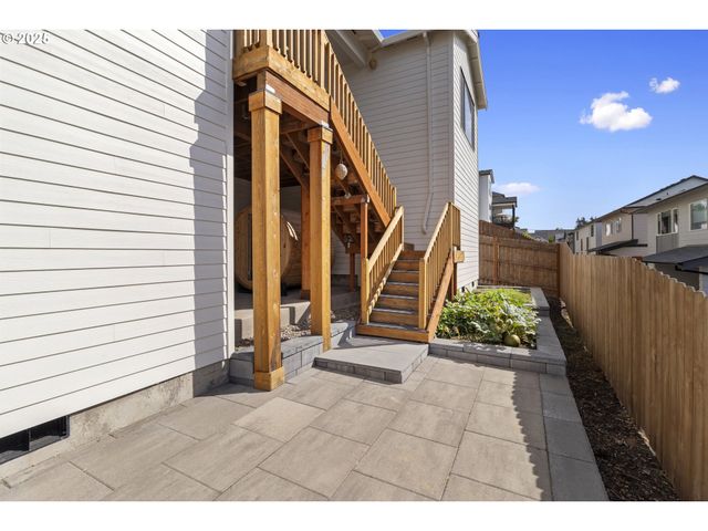 15204 Sw FLATCREEK Ln, Tigard, OR 97224