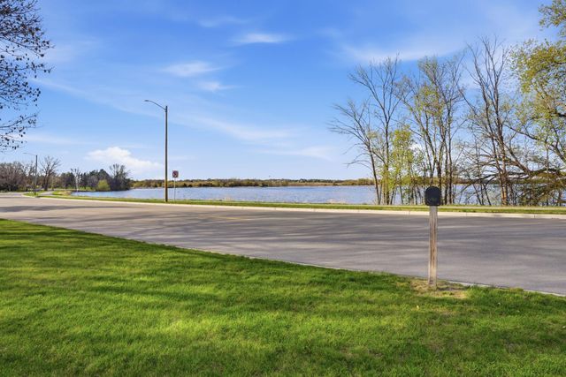 2209 Gorton Avenue NW, Willmar, MN 56201